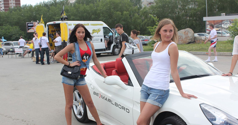 Участницы соревнований по автозвуку и автотюнингу EMMA в Екатеринбурге