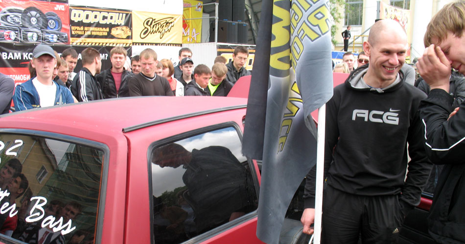Победители соревнований РАСКА в Кирове с флагом «Stinger»